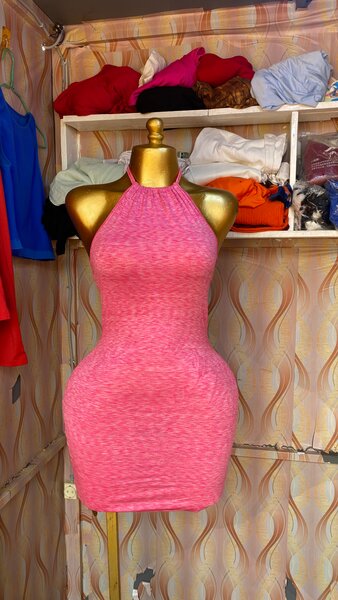 Robe dos nu rose élégante