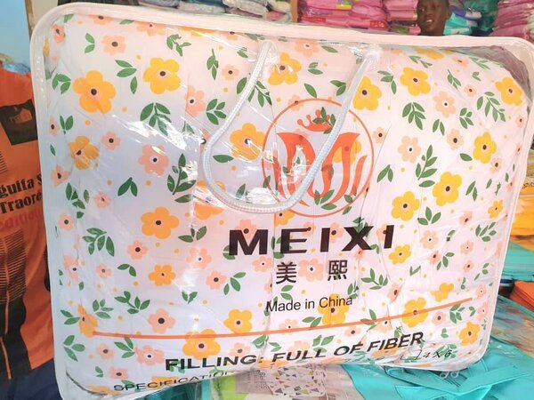 Une couette 2places plus 1dra