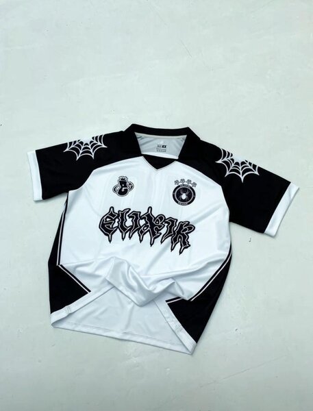 Maillot de football noir et blanc