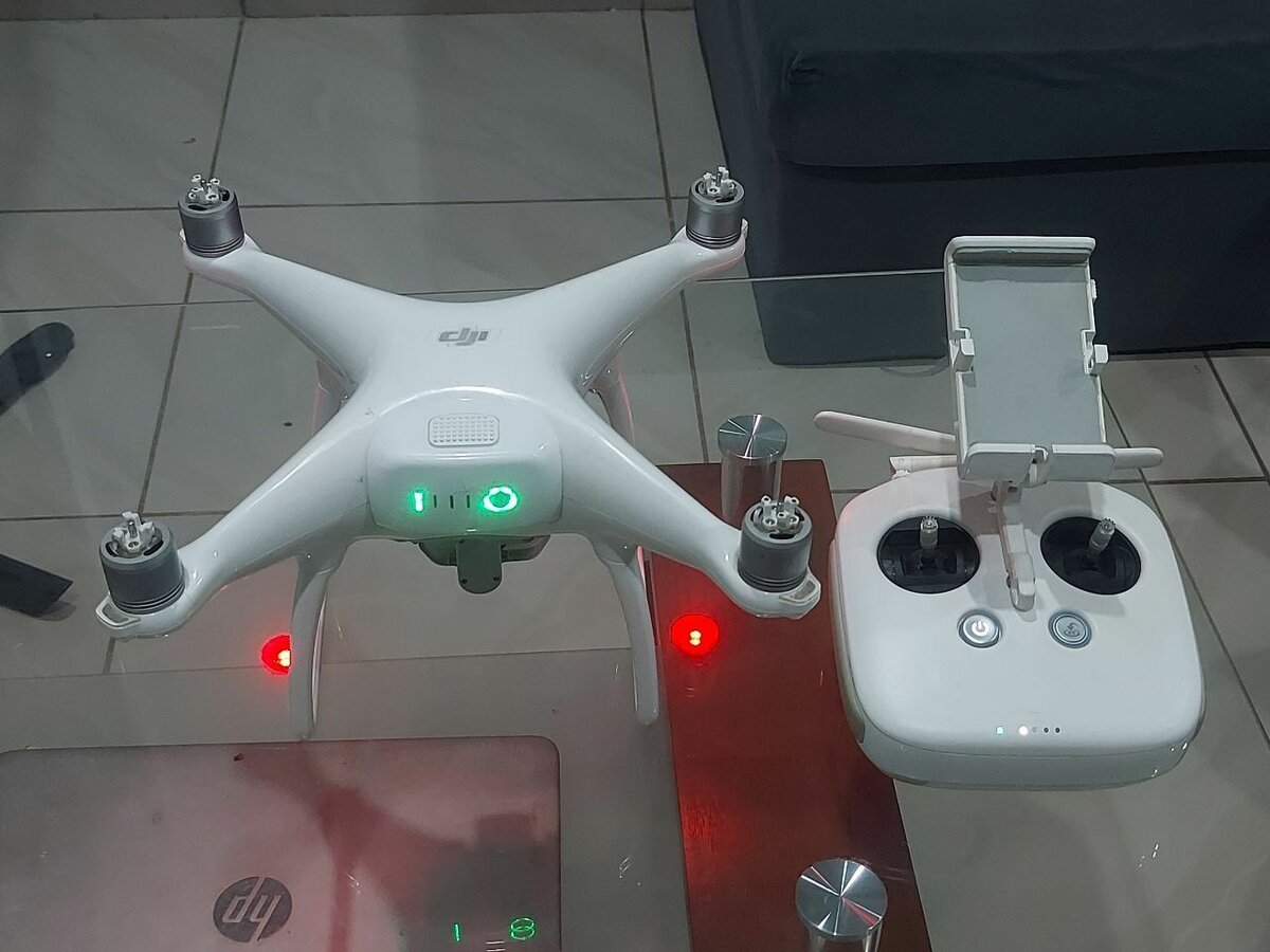 Drone DJI Phantom avec télécommande