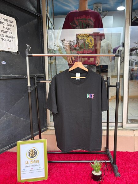 T-shirt noir 'NICE'