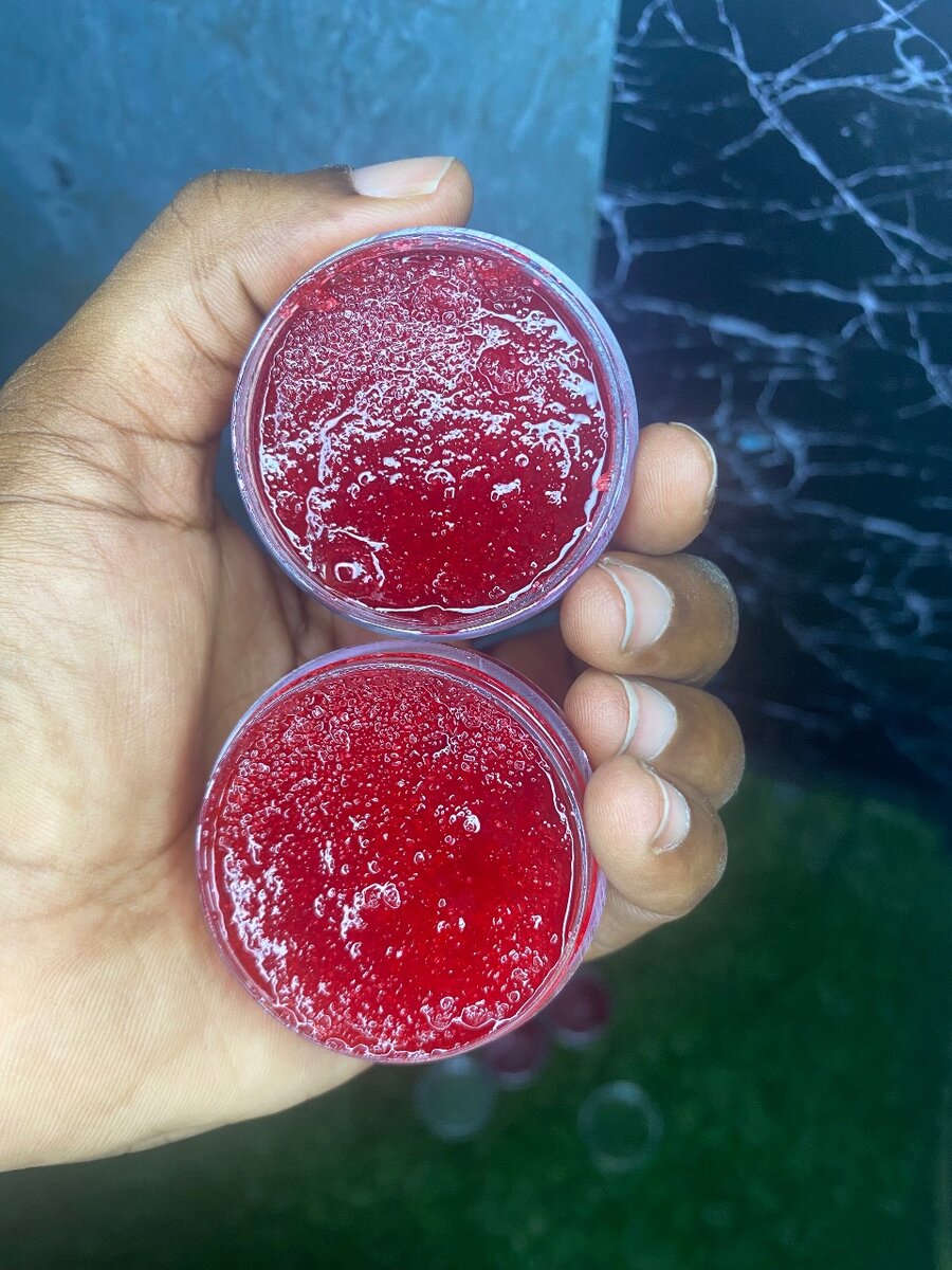 Brillant à lèvres rouge hydratant