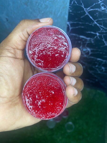 Brillant à lèvres rouge hydratant