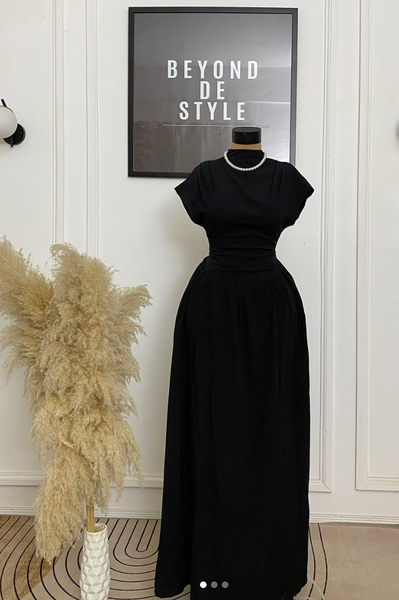  SWEET GIRL CORSET-LIKE DETAIL MAXI DRESS.