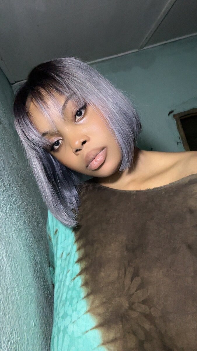 Perruque Carré Gris Élégante