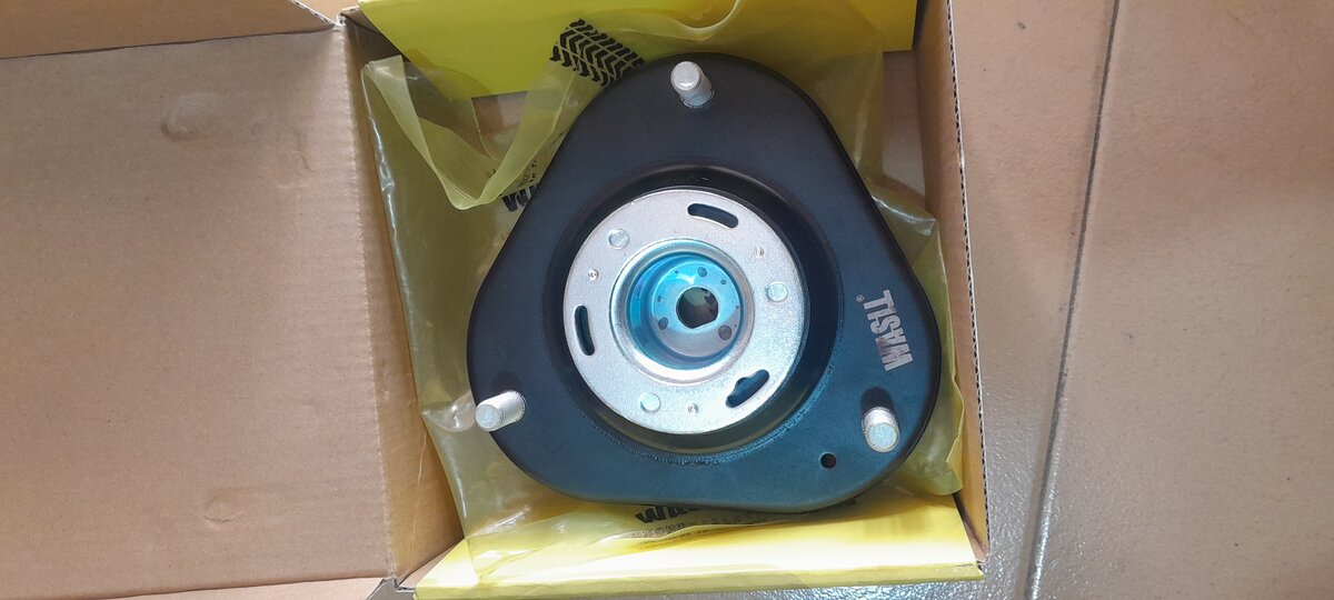 Toyota Rav4 shock mount