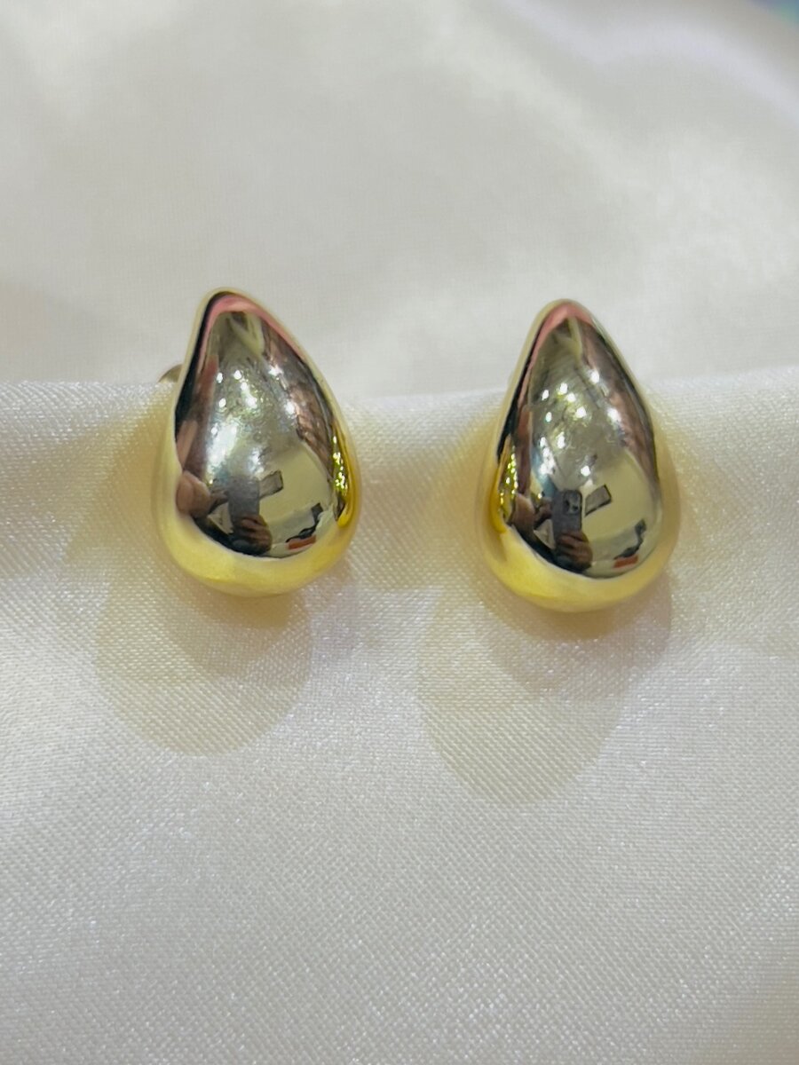 Gold Earings.