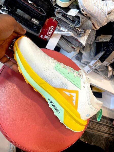 Baskets de course hommes modernes