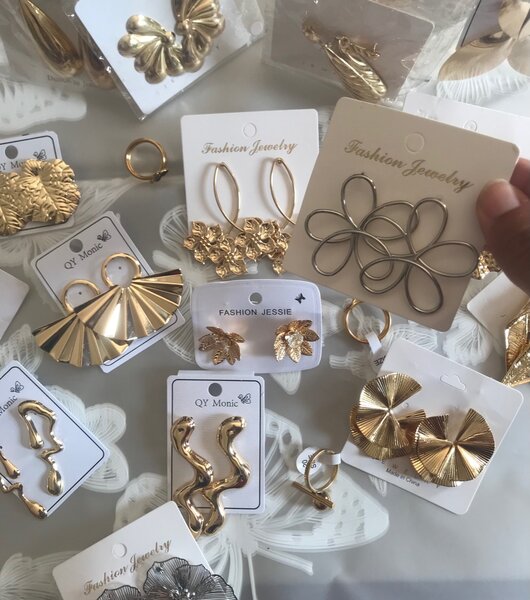 Boucles d'oreilles dorées élégantes