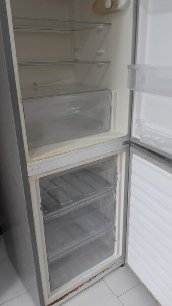 Réfrigérateur combiné moderne