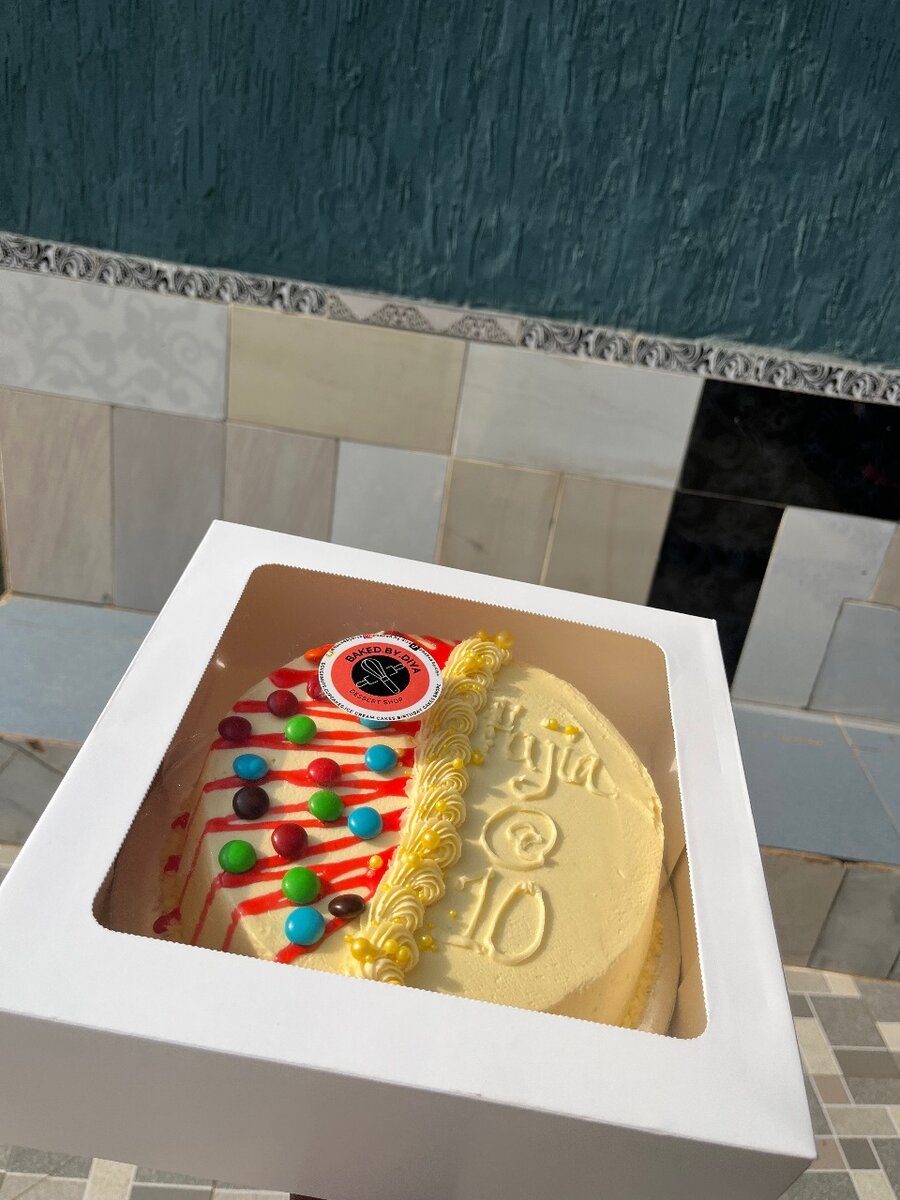 Foil cake & cake in bowl