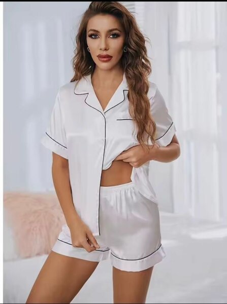 Pyjama en satin couples ajusté
