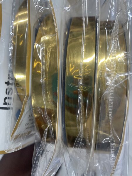 Ruban décoratif doré auto-adhésif