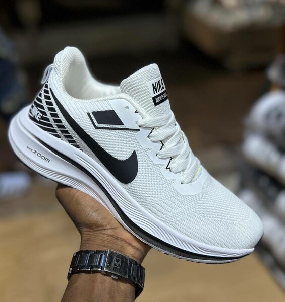 Chaussures de course blanches Nike