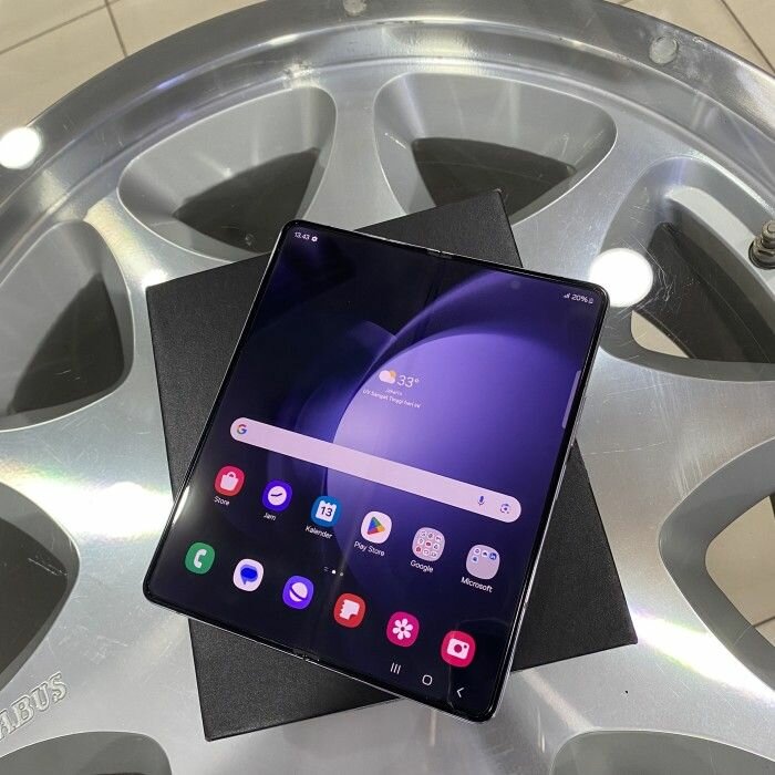 Galaxy Z fold 3 5G 256gb/12 ram fast internet 5000mAh brand