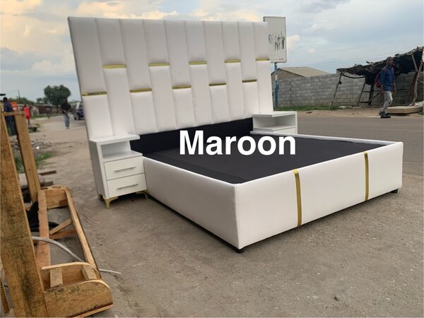 Bed, headboard and side drawers