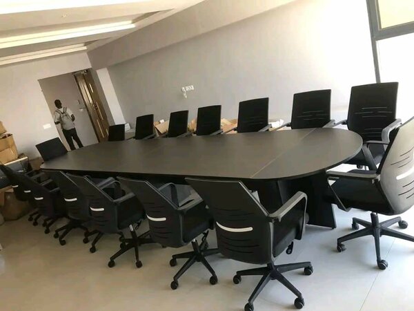 Table de conférence élégante