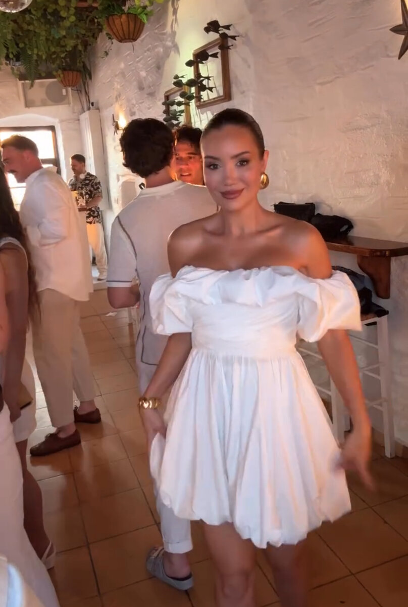 Robe blanche épaules nues