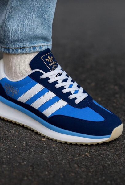 Chaussures de sport Adidas bleues