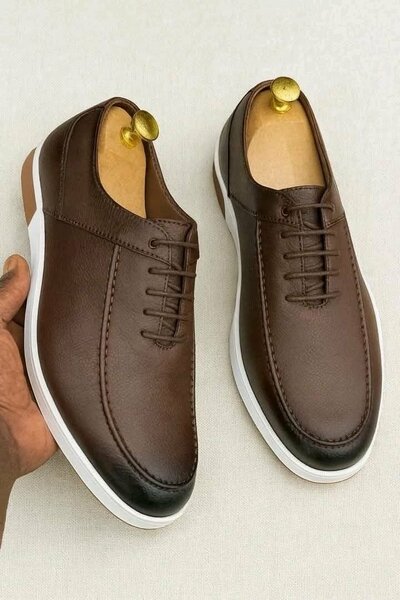 Chaussures en cuir marron