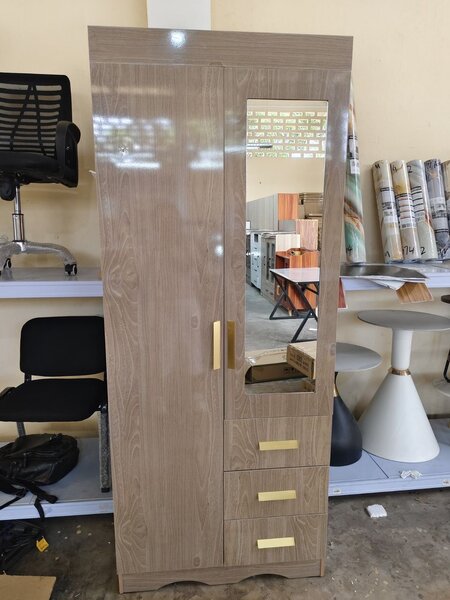 Armoire miroir en bois moderne