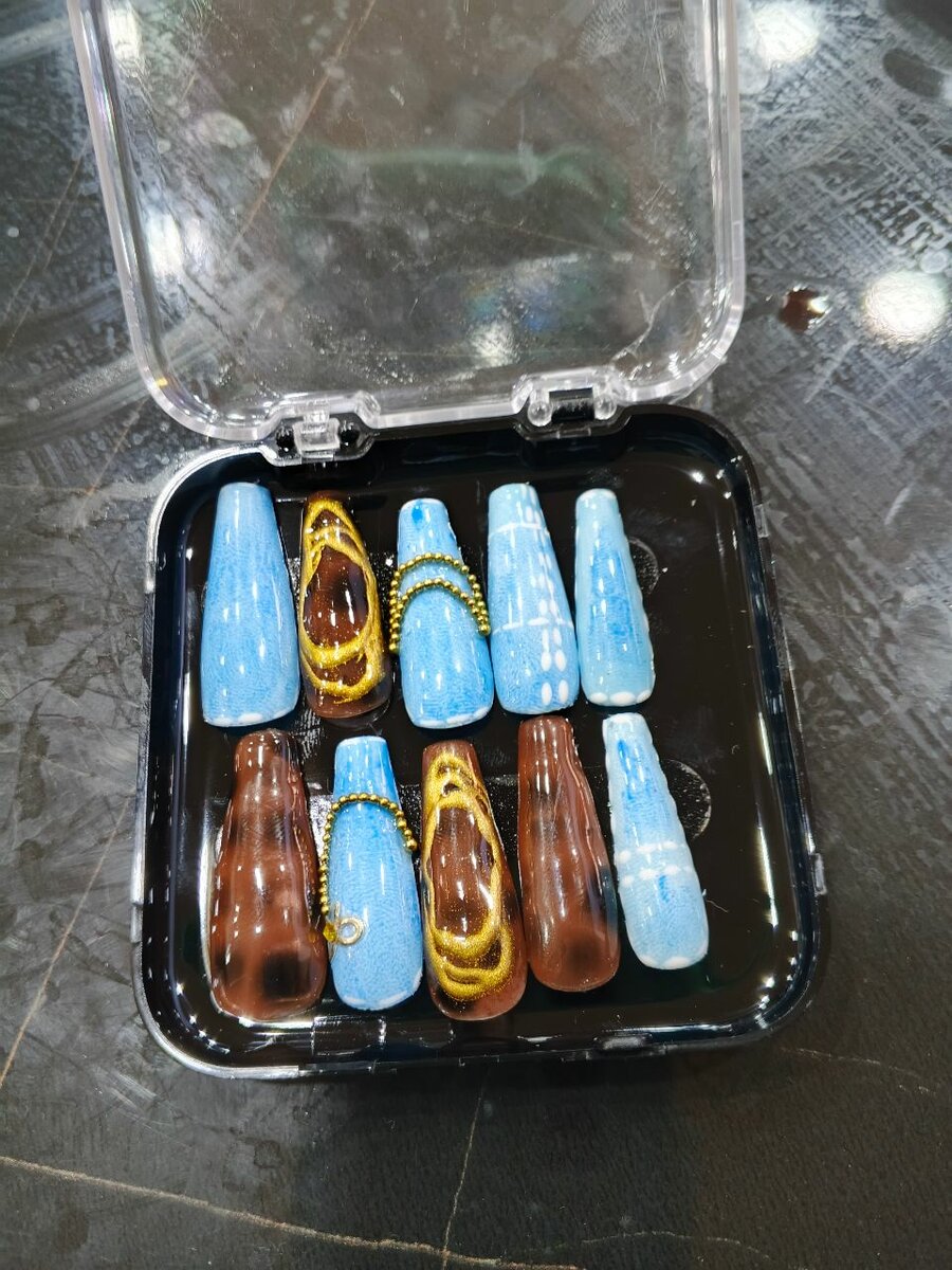 Faux ongles artistiques colorés