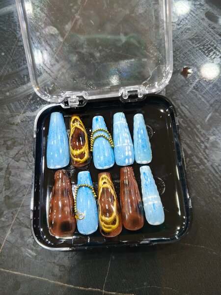 Faux ongles artistiques colorés