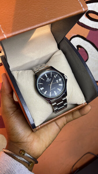 CASIO ÉDIFICE cadran noir