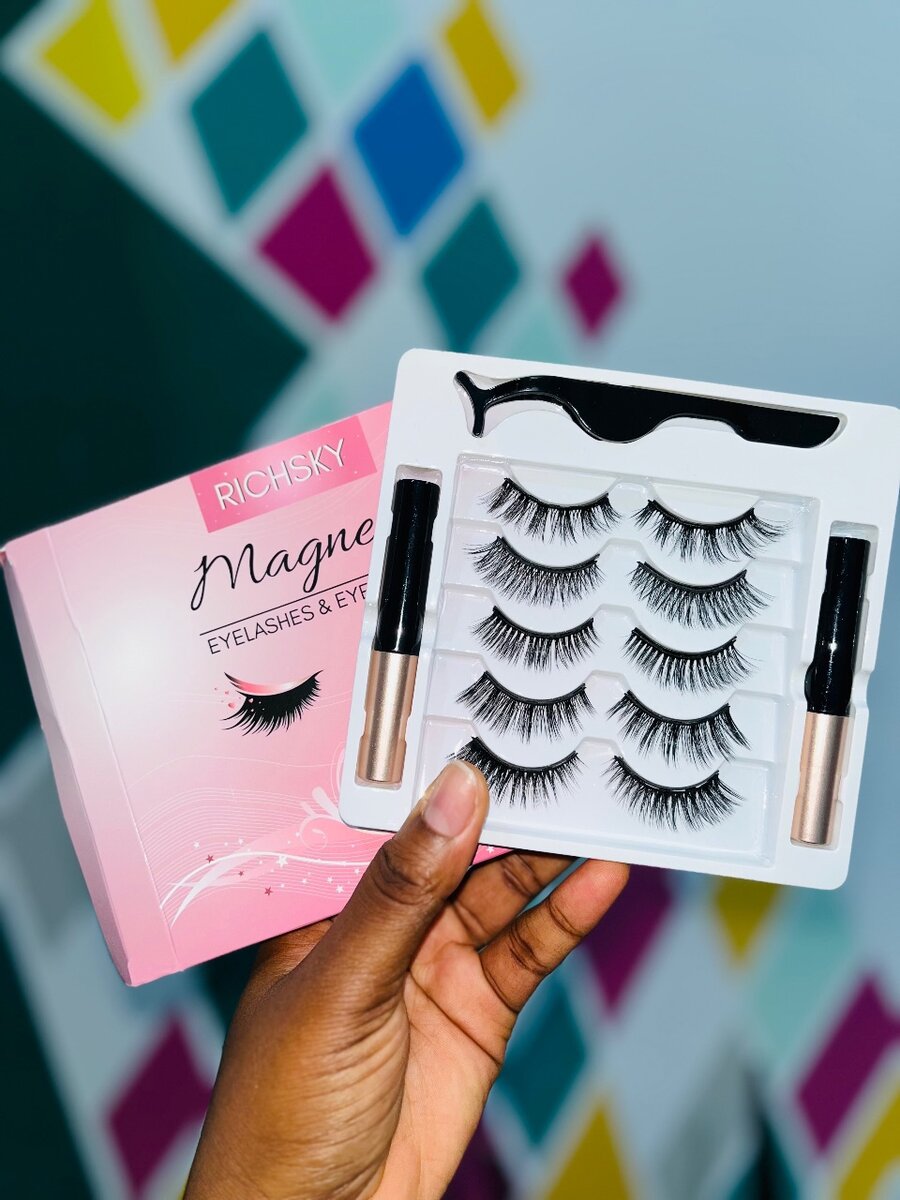 Faux cils avec colle dorigine