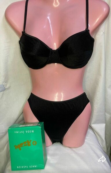 Ensemble lingerie noir élégante