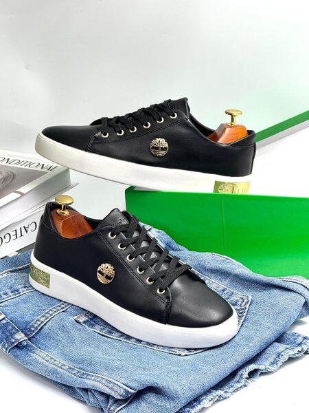 TIMBERLAND BLACK AND WHITE