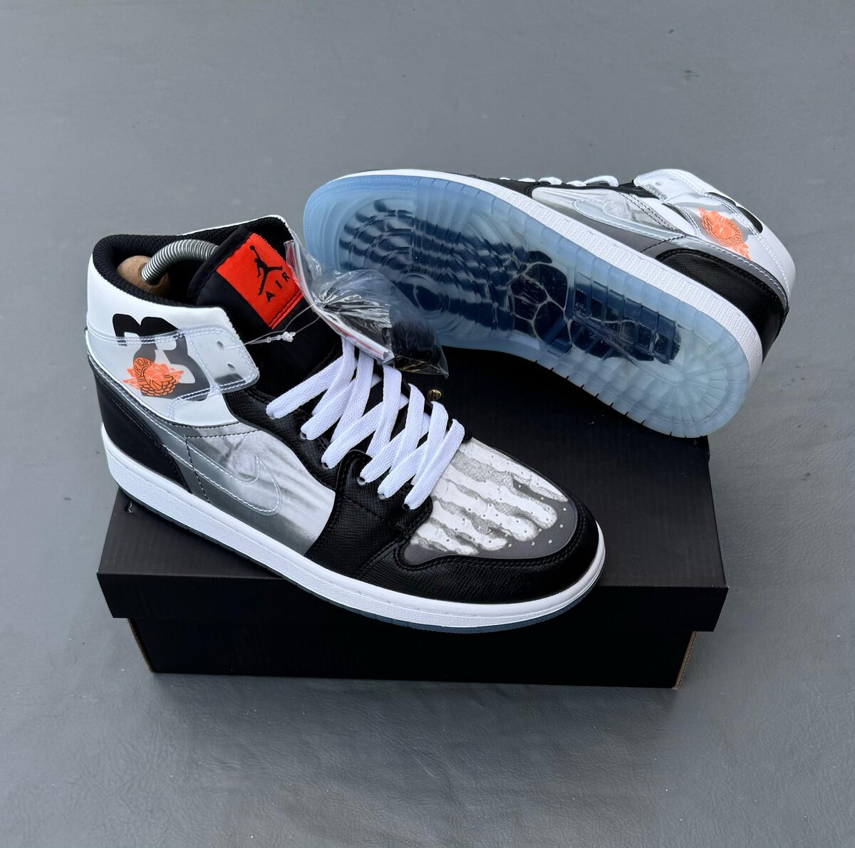 Air Jordan 1 Mid SE