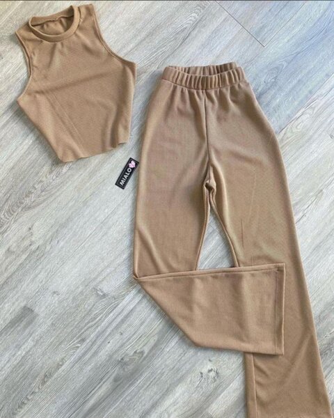 Chic ensemble disponible