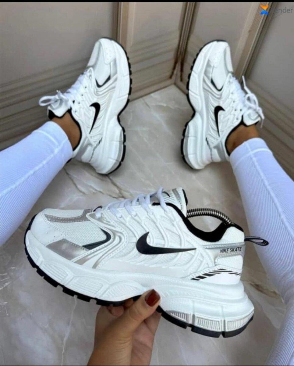 Baskets blanches élégantes