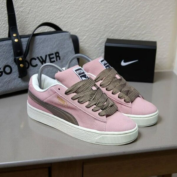 Baskets roses en daim élégantes