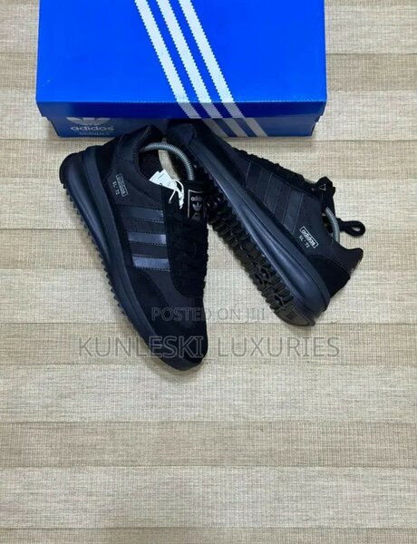 ADIDAS SNEAKER