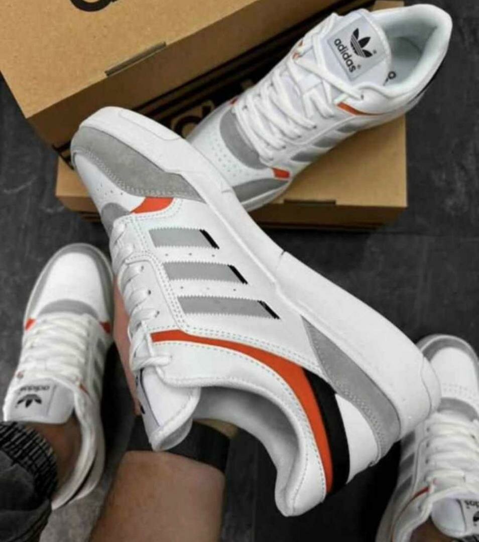 Baskets blanches Adidas tendance