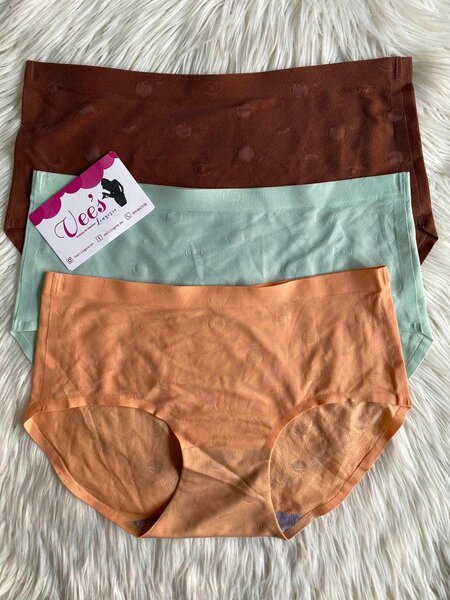 Strings et culottes pour femmes