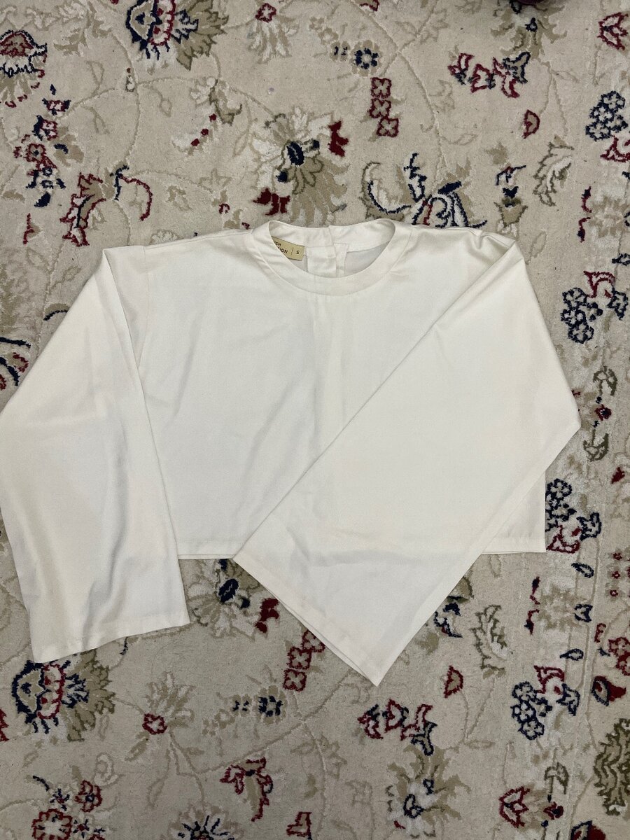 Короткая Блузка с широкими рукавами