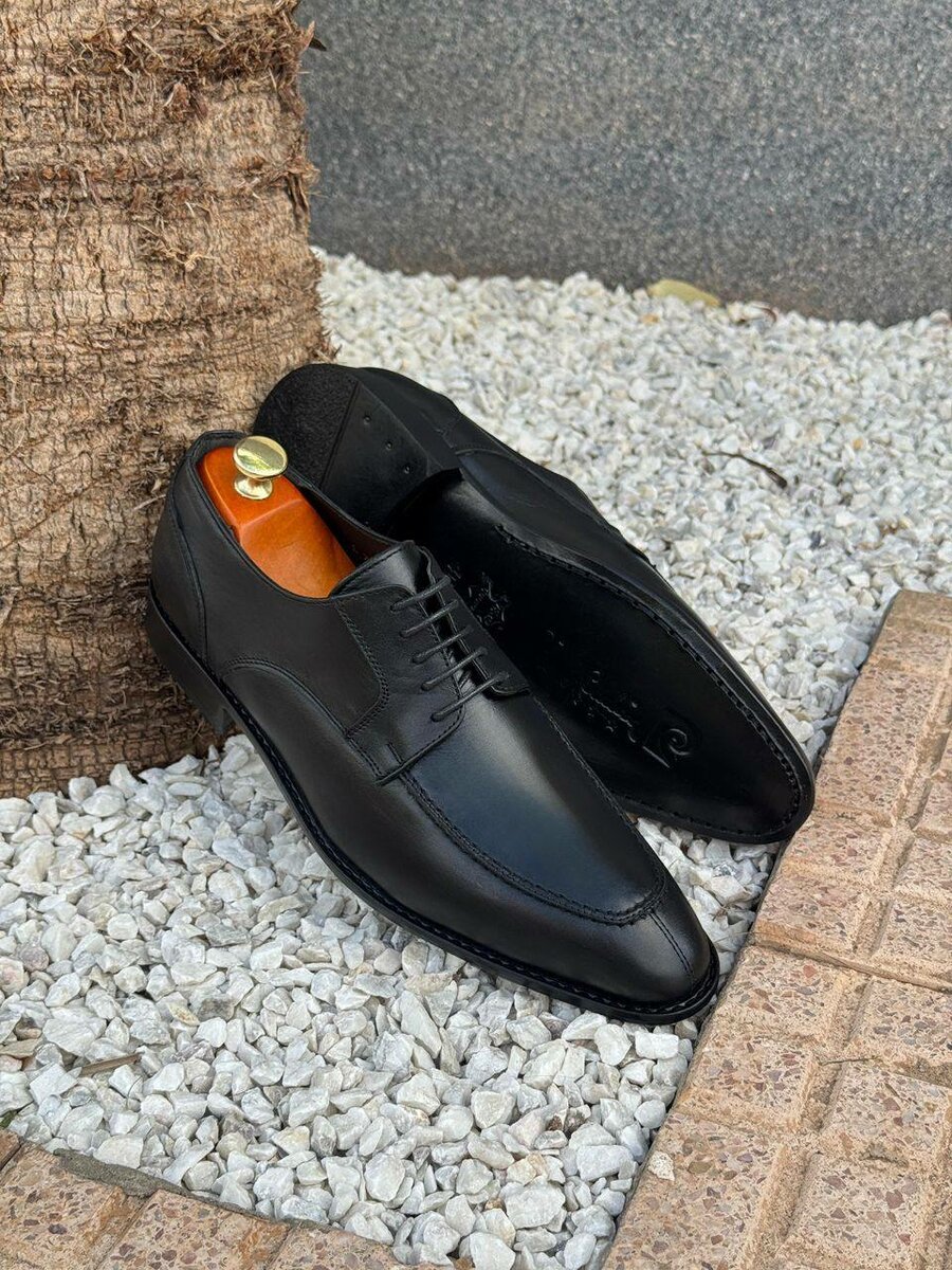 Chaussures habillées en cuir noir