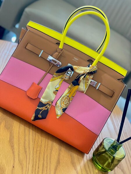 Sac à main multicolore élégant