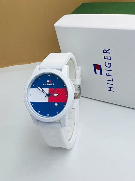 Montre blanche élégante