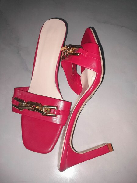 BRAND NEW WOMEN'S SHOES