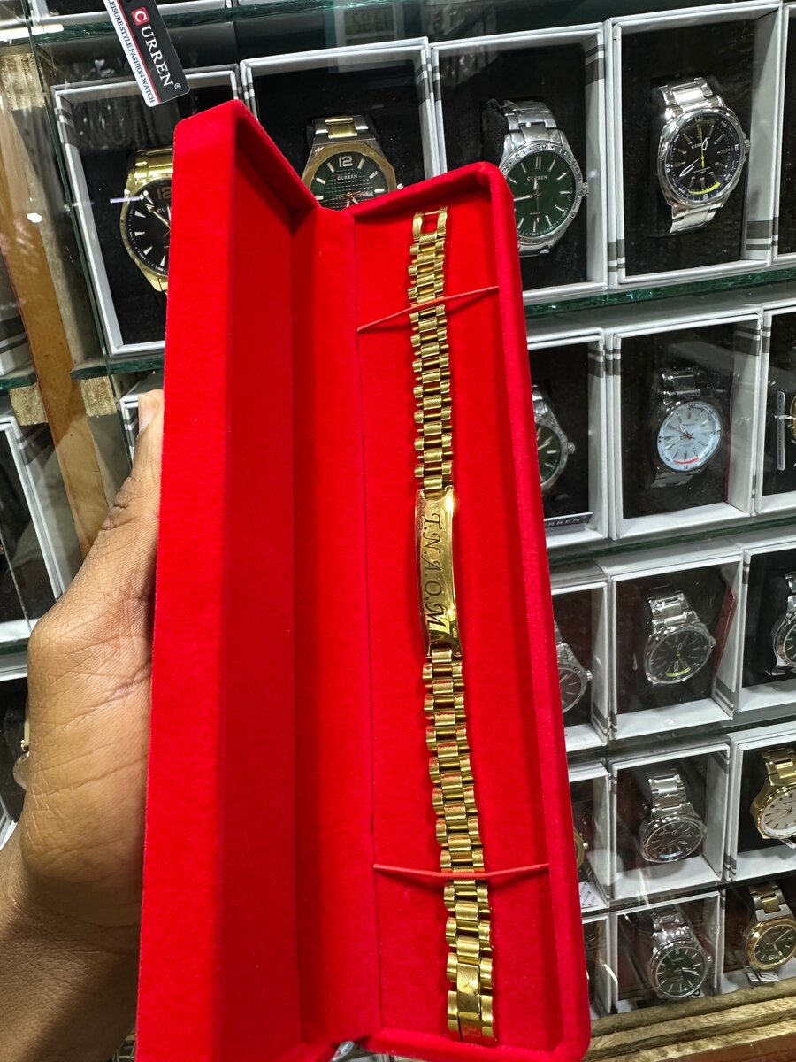 Bracelet en acier doré