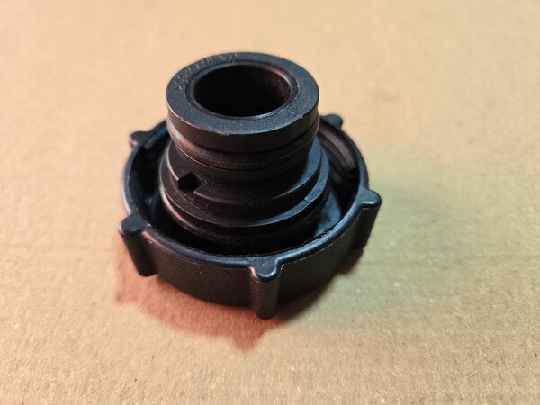 Крышка расширитьельного бочка . 98BB-8100-AB