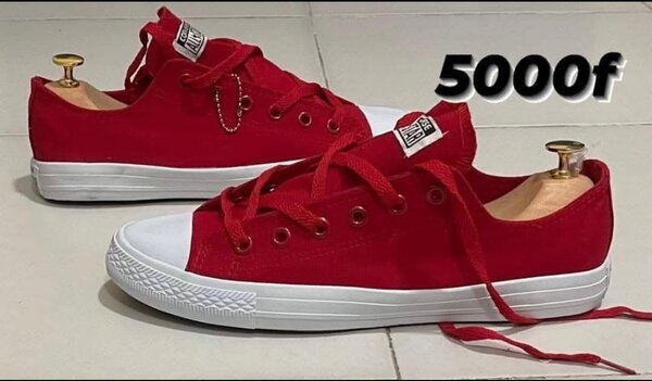 Baskets rouges en toile