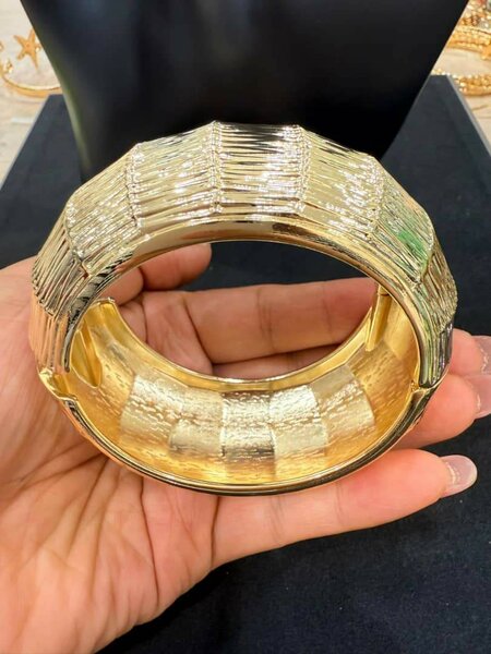 Bracelet large doré élégant
