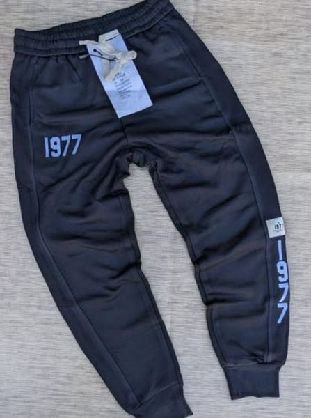 Thick fabric Thailand sweatpants.