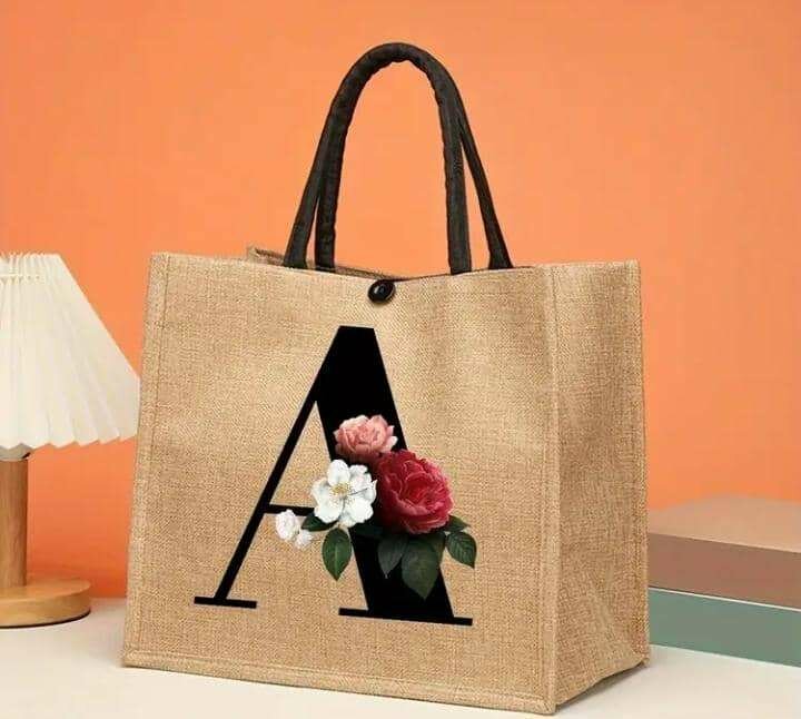 Sac fourre-tout en toile de jute .