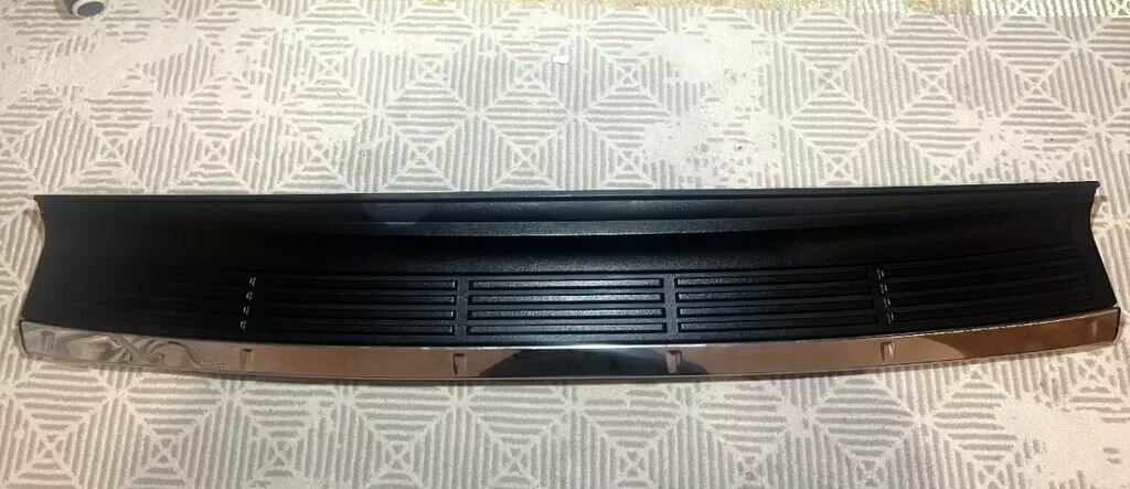 Накладка на задний бампер Лексус LX 570 рестайлинг.